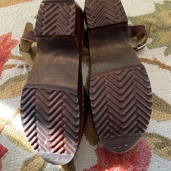 Adorable Maguba wooden clog sandals - Picture 3 of 5